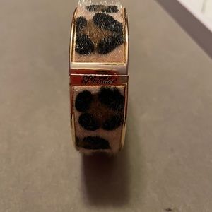 Plunder leopard design cuff bracelet